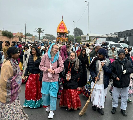 Happy-faces-RYF-2024-Procession-1