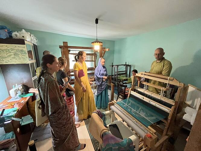 Learning-about-Weaving-and-Production-of-Clothes-in-Hungary