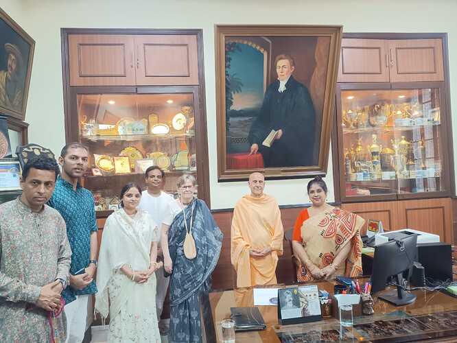 Radhanath-Swami-meets-the-College-Principal-of-Scottish-Church-College
