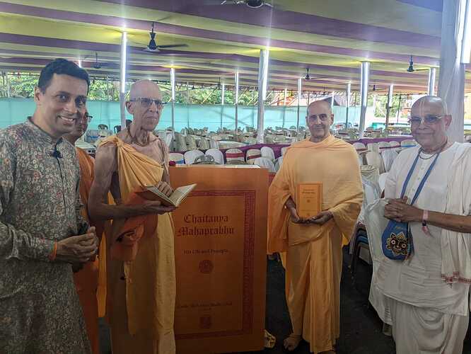 Jayadvaita-Swami-and-Radhanath-Swami-with-copies-of-Chaitanya-Mahaprabhu-His-Life-and-Precepts